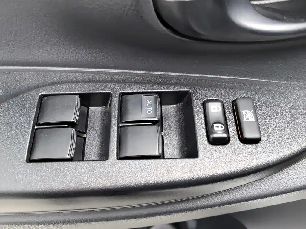 Toyota Yaris L — фото 9