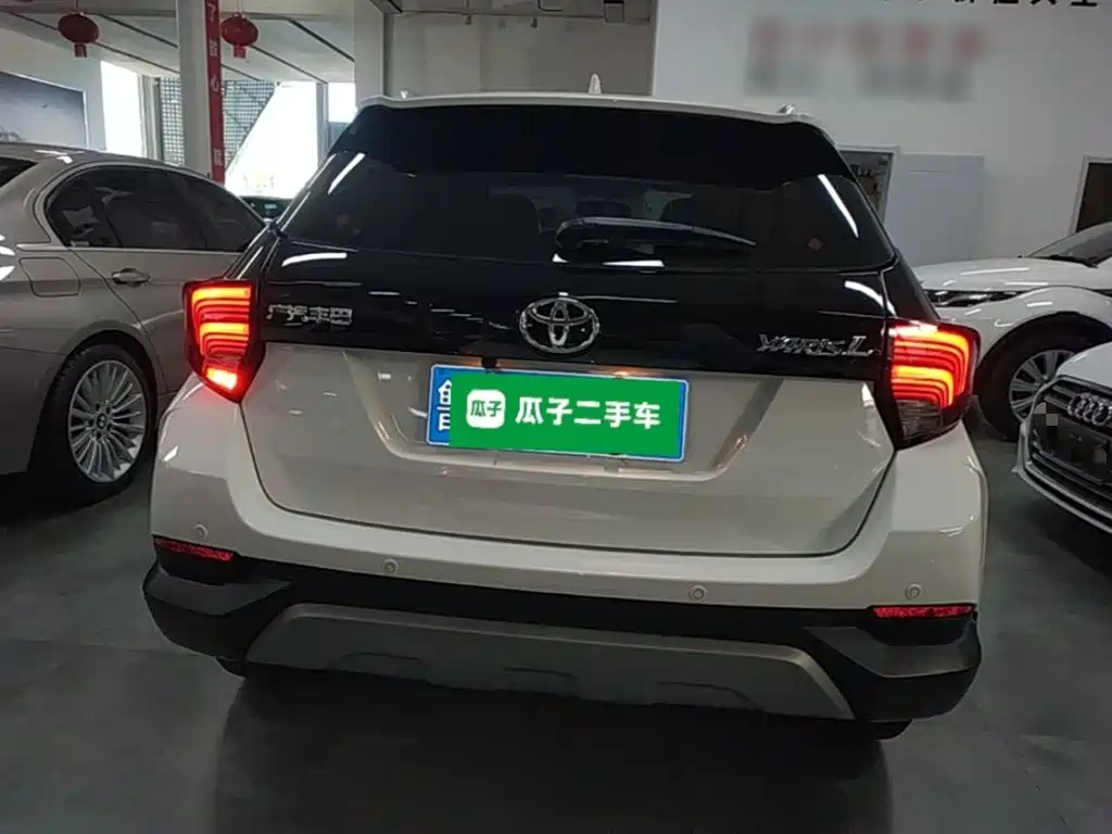 Toyota Yaris L — фото 5