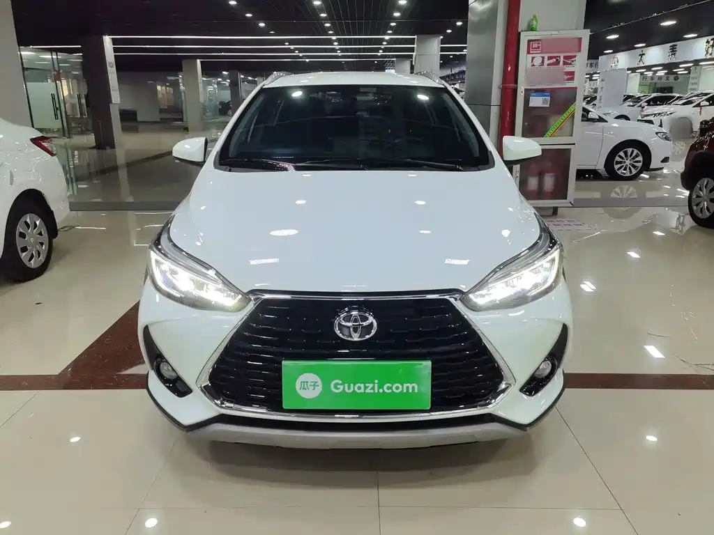 Toyota Yaris L — фото 2