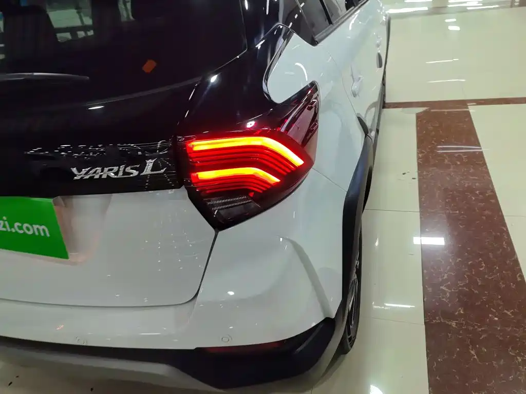 Toyota Yaris L — фото 23