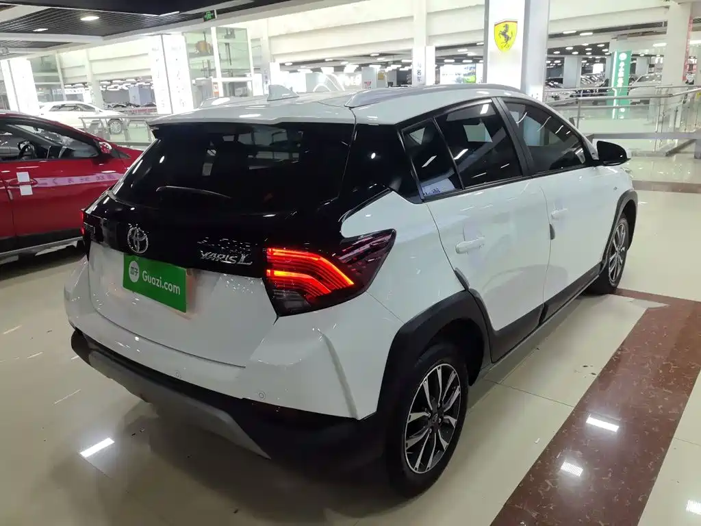 Toyota Yaris L — фото 4