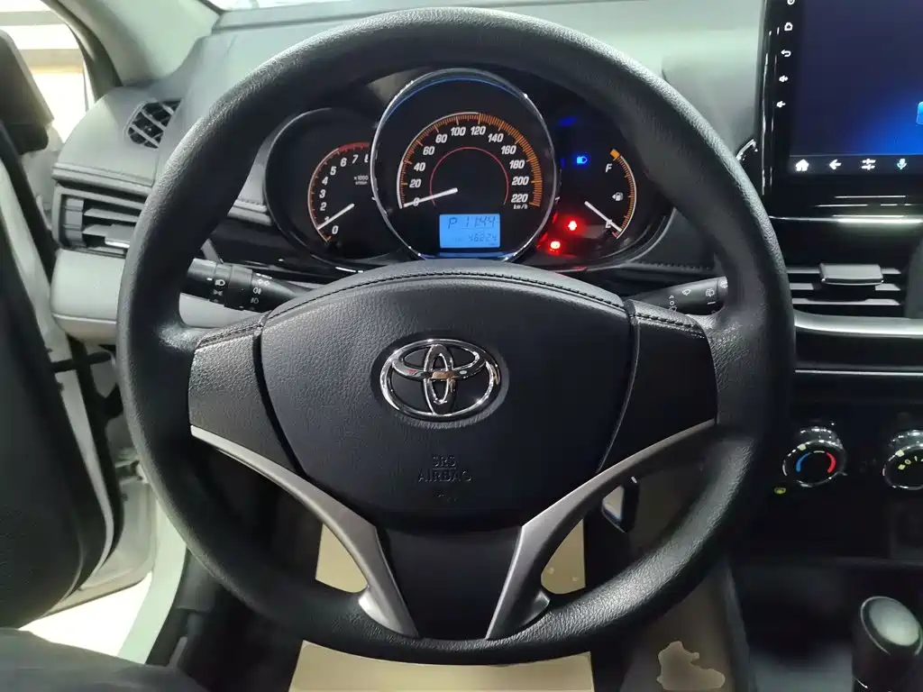 Toyota Yaris L — фото 6