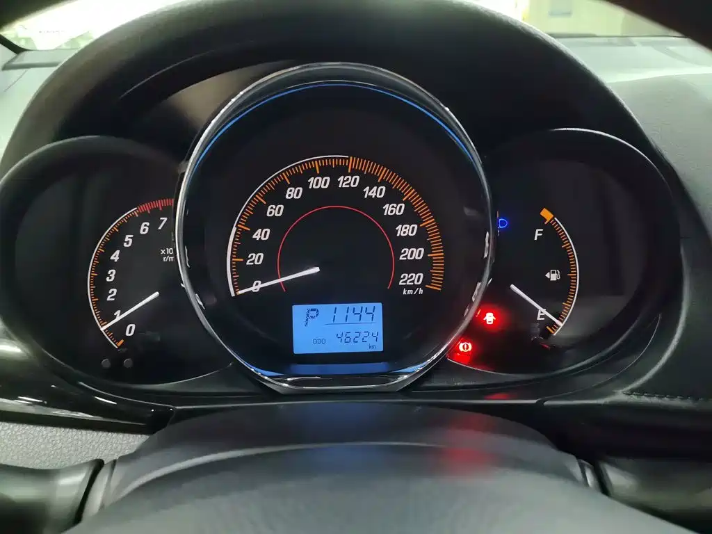 Toyota Yaris L — фото 7