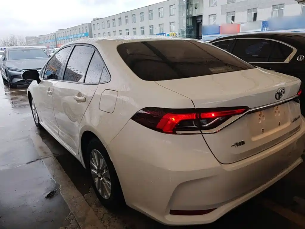 Toyota Corolla — фото 4