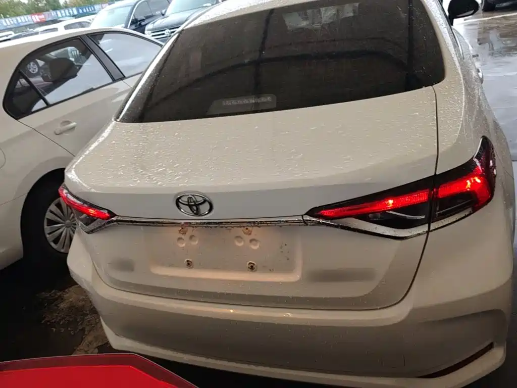 Toyota Corolla — фото 5