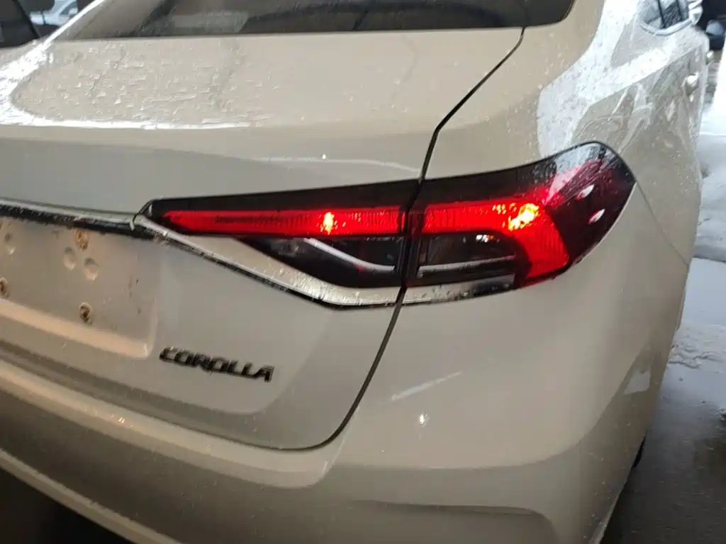 Toyota Corolla — фото 7