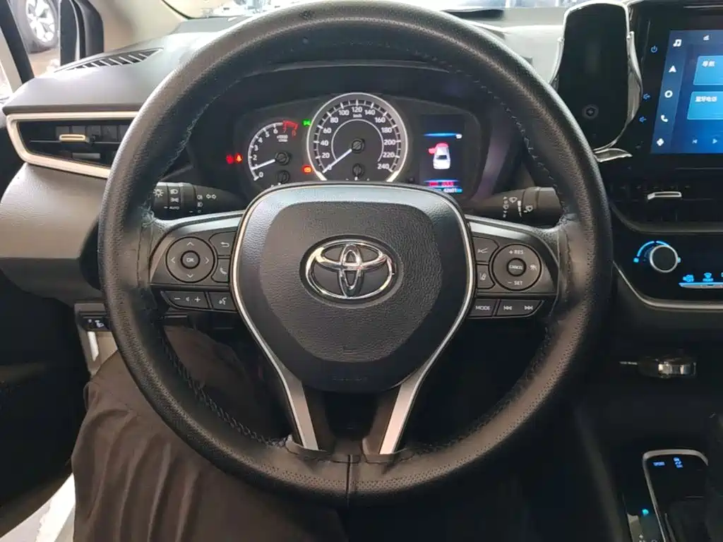 Toyota Corolla — фото 10