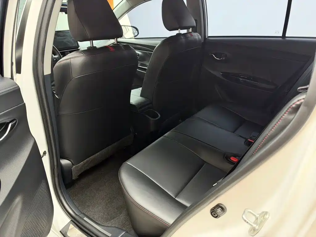 Toyota Yaris L — фото 9