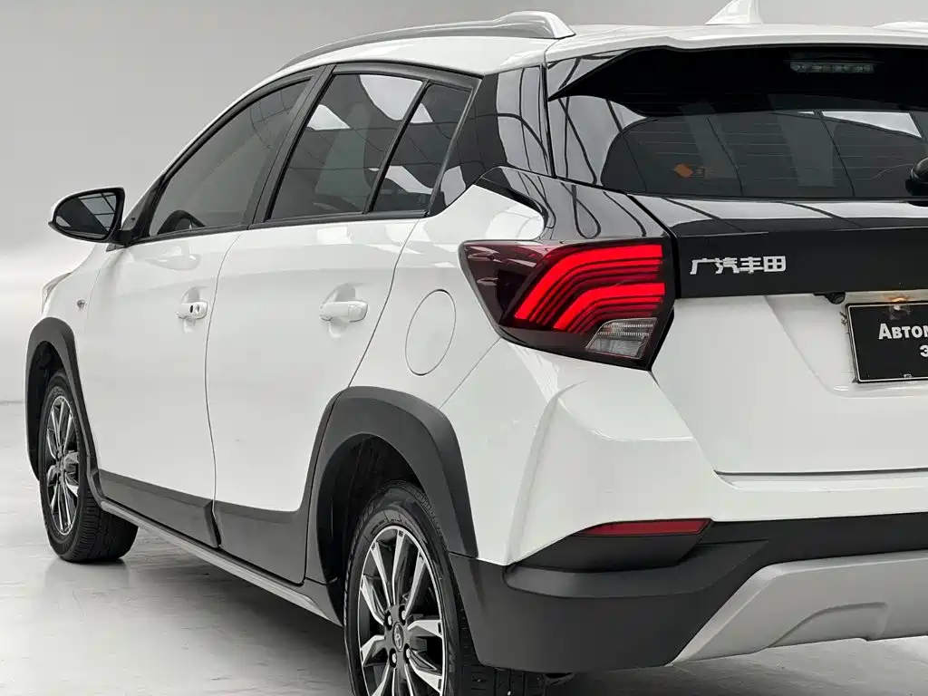 Toyota Yaris L — фото 8