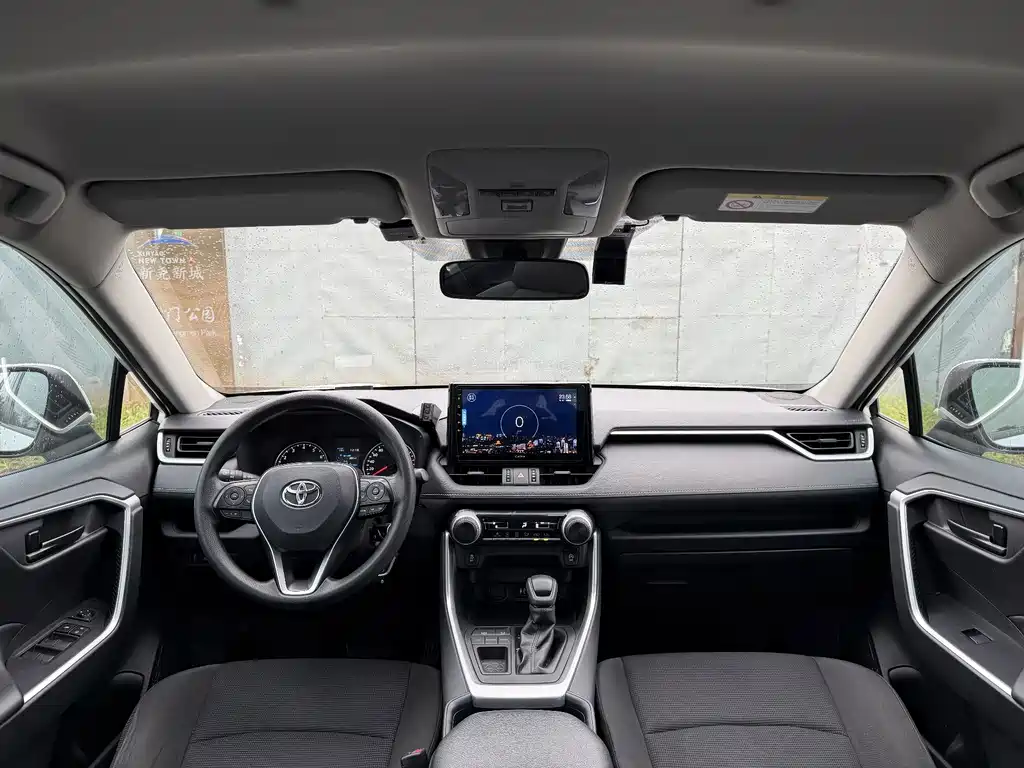 Toyota RAV4 — фото 3