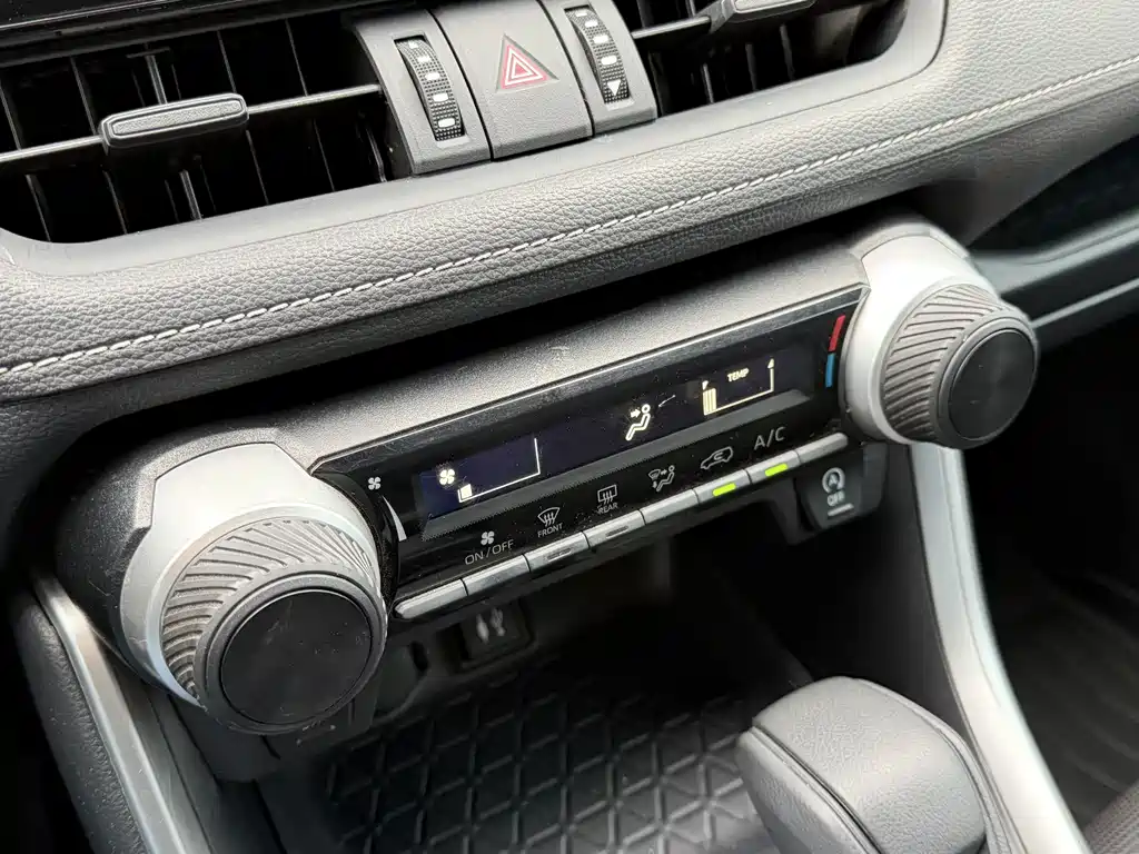 Toyota RAV4 — фото 9