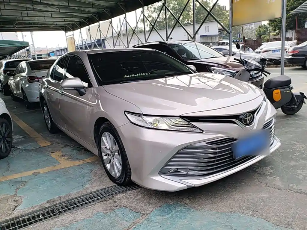 Toyota Camry — фото 3