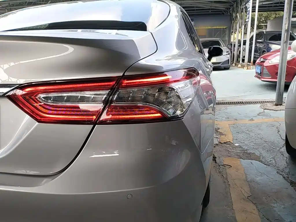 Toyota Camry — фото 7