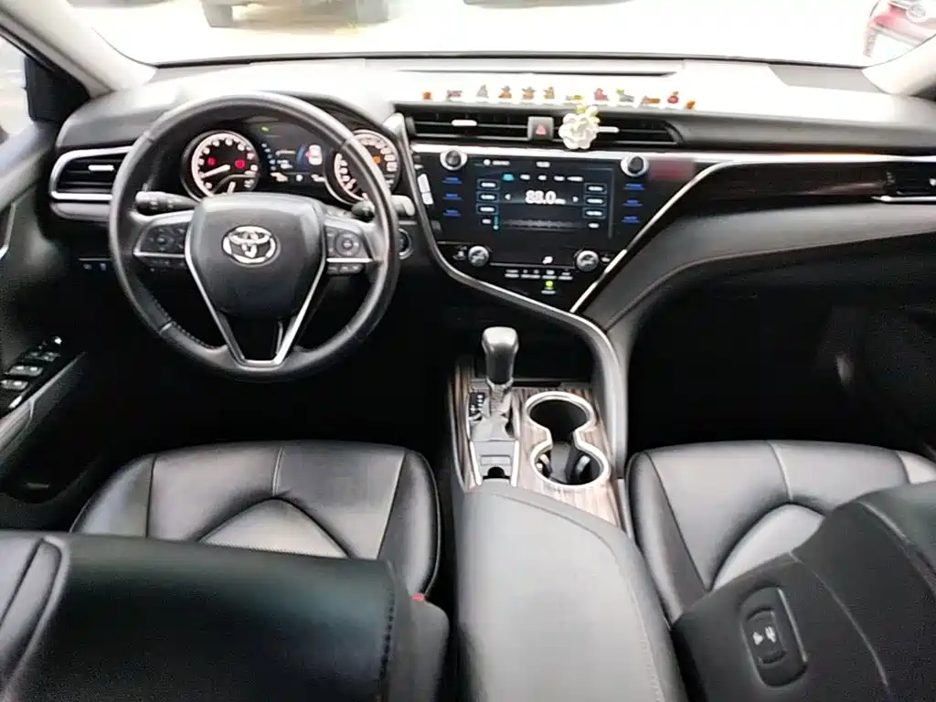 Toyota Camry — фото 9