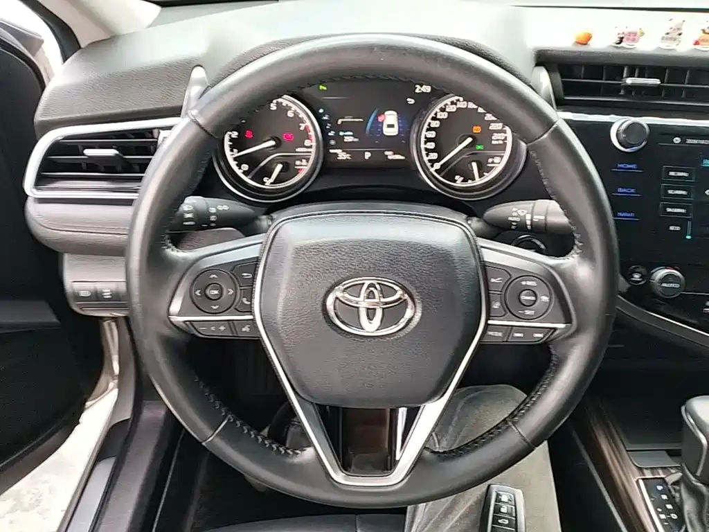 Toyota Camry — фото 10