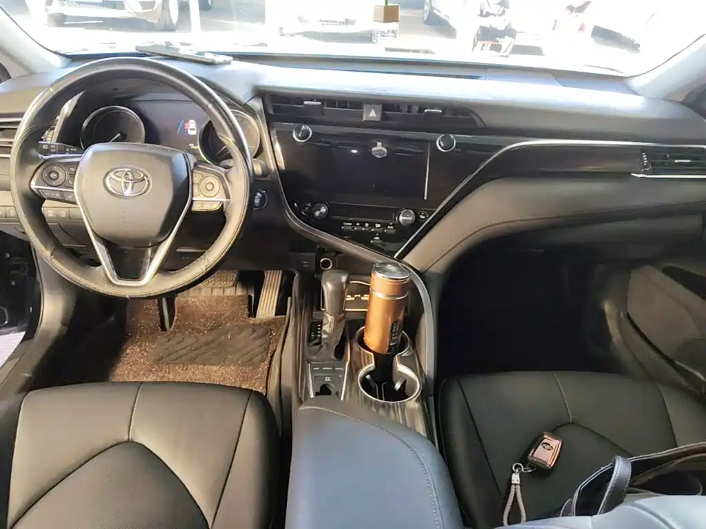 Toyota Camry — фото 9