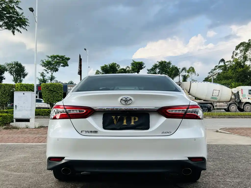 Toyota Camry — фото 4