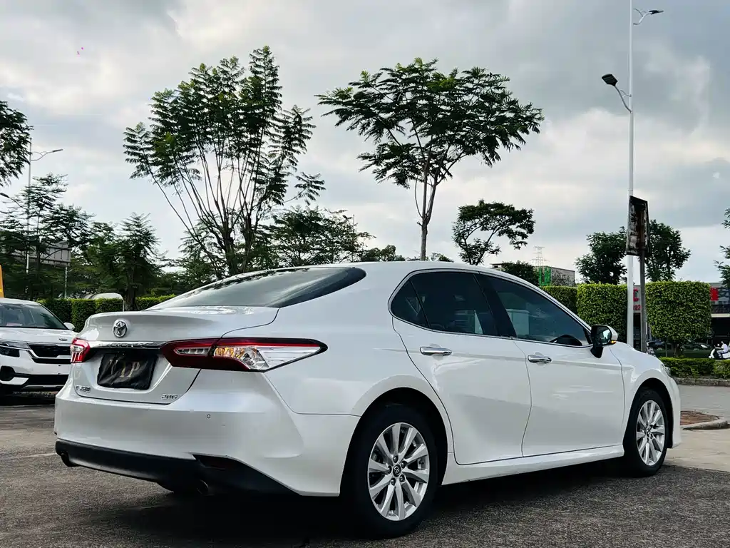 Toyota Camry — фото 6
