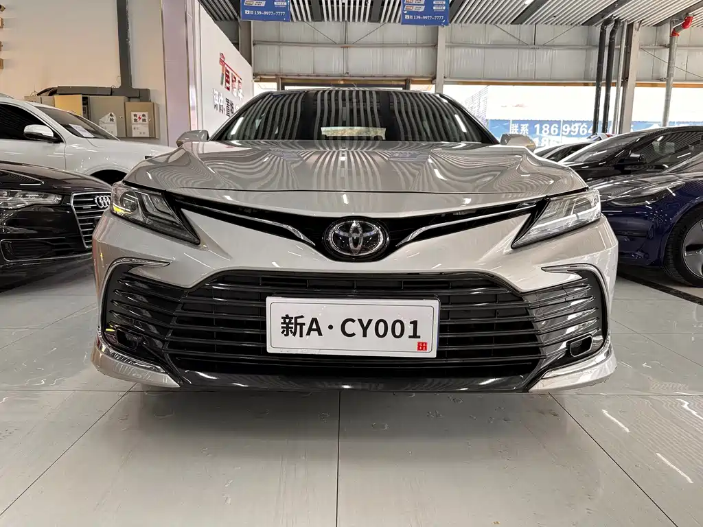 Toyota Camry — фото 2