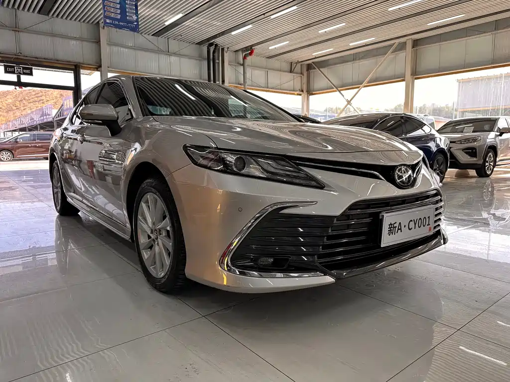 Toyota Camry — фото 3
