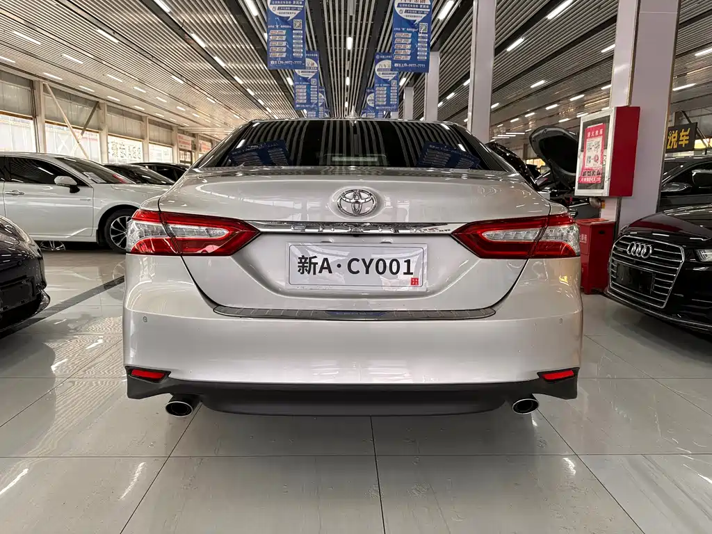 Toyota Camry — фото 5