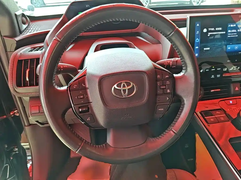 Toyota bZ4X — фото 10