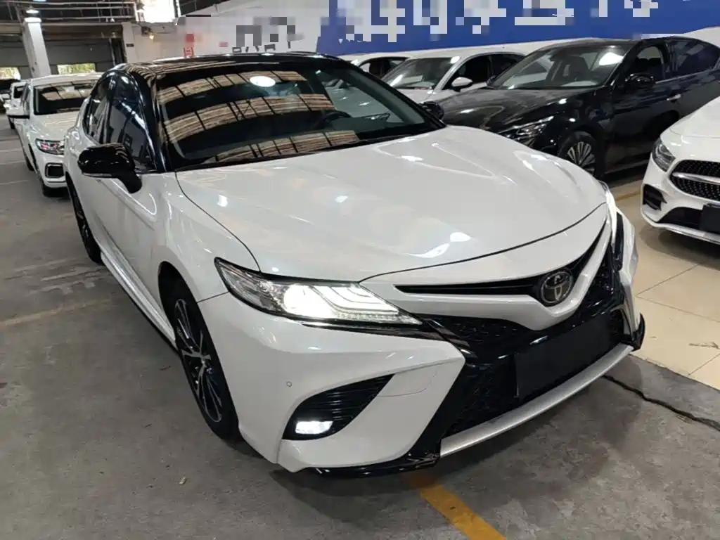 Toyota Camry — фото 3