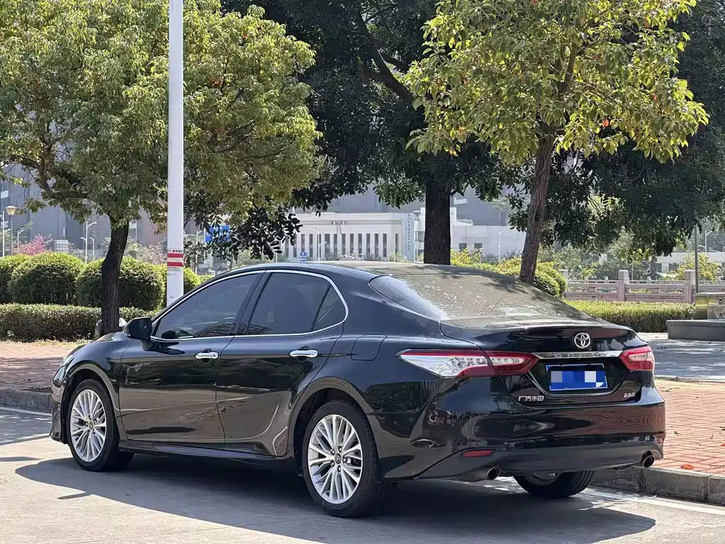 Toyota Camry — фото 8