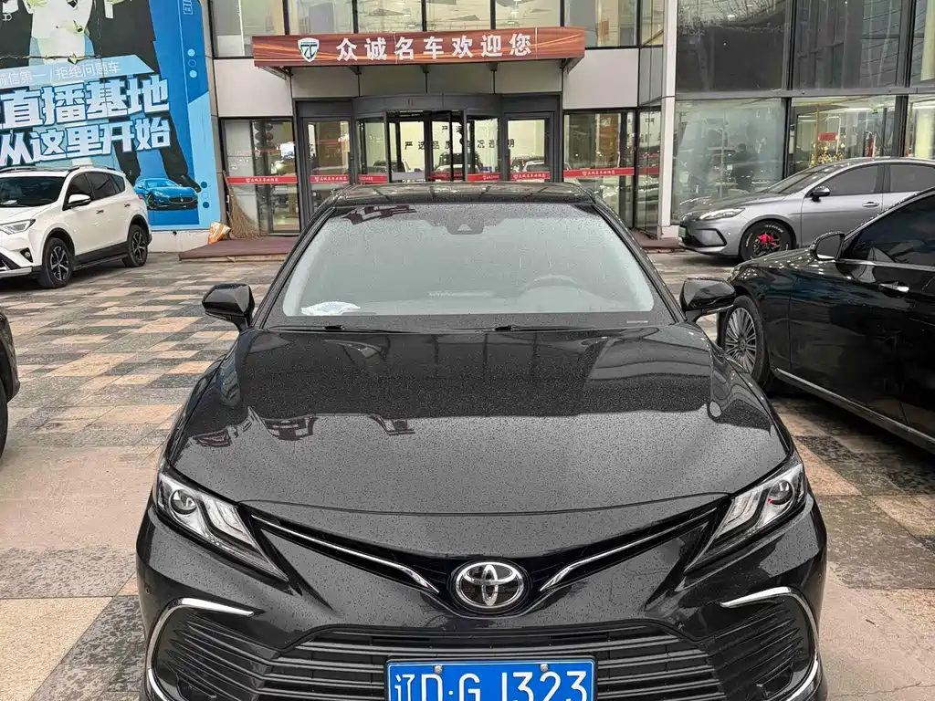 Toyota Camry — фото 2