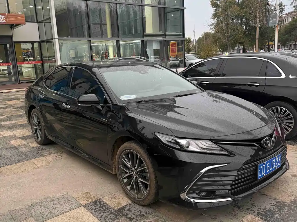 Toyota Camry — фото 3