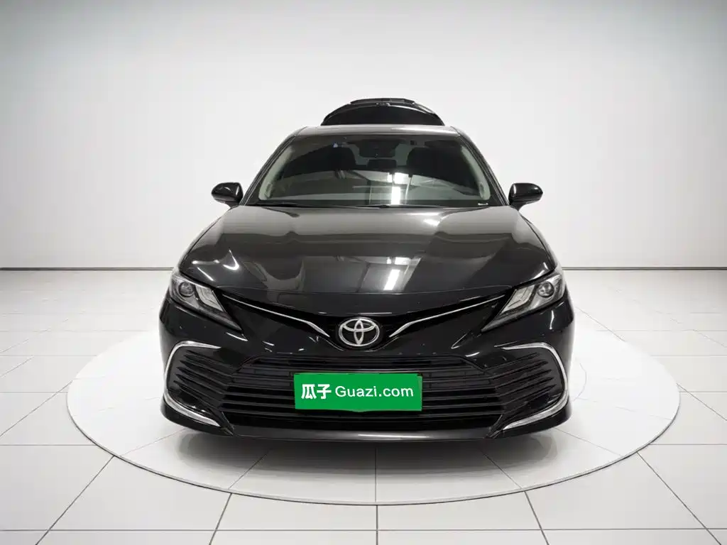 Toyota Camry — фото 2