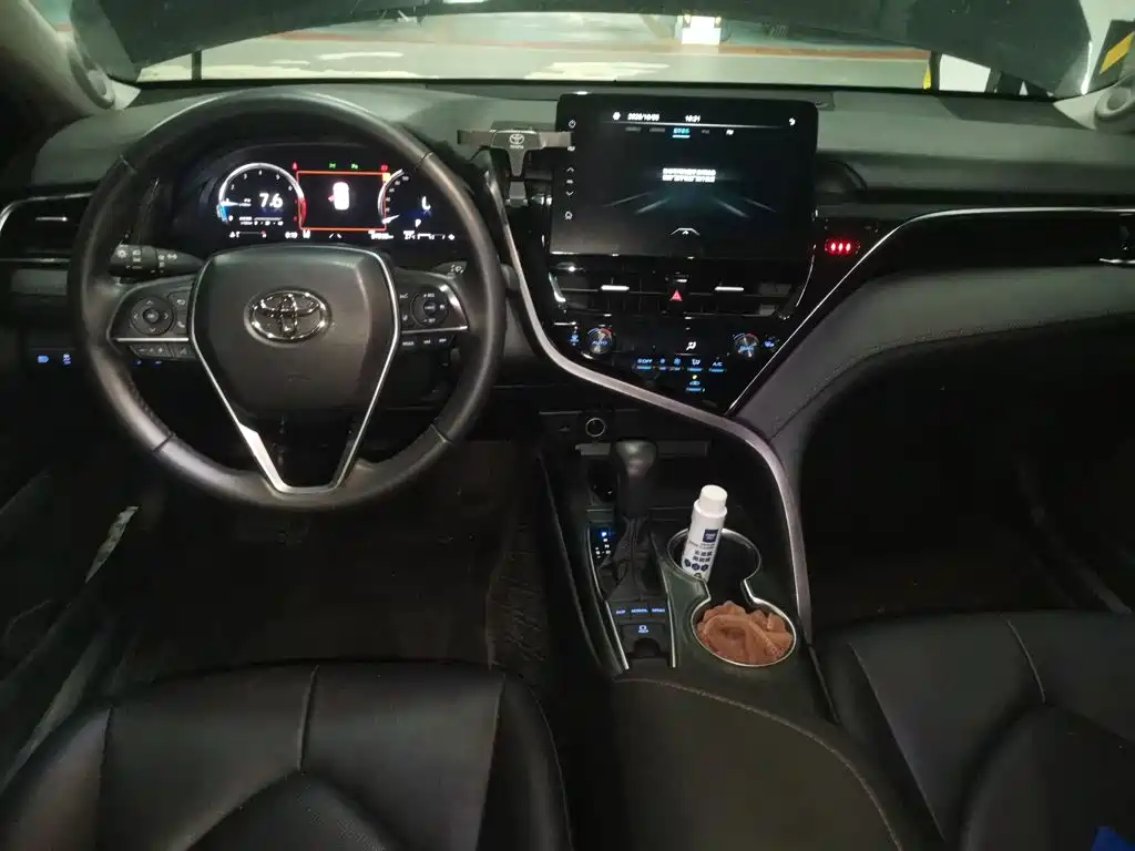 Toyota Camry — фото 5
