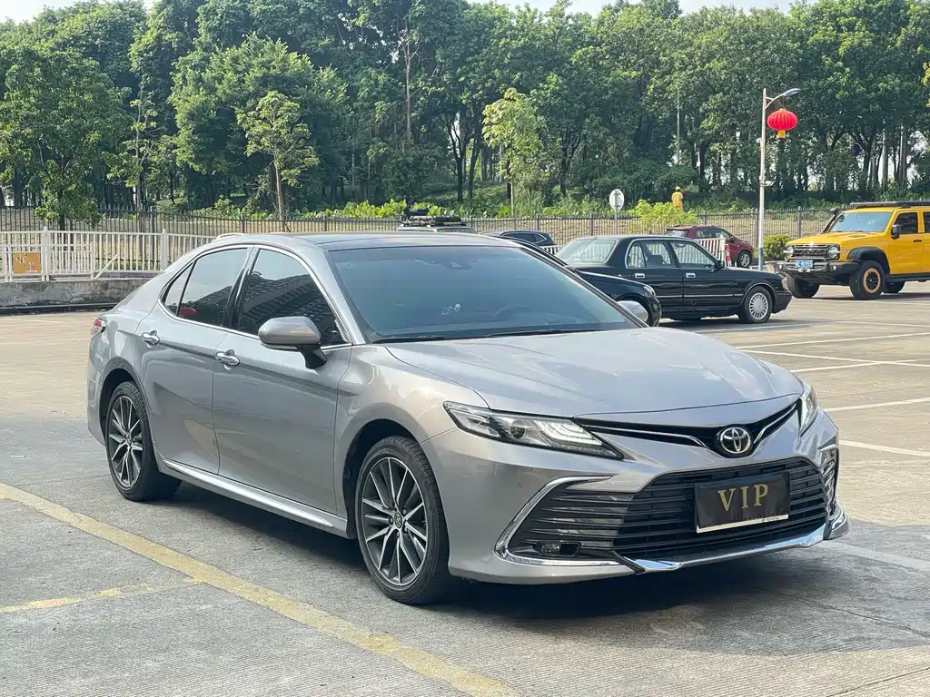 Toyota Camry — фото 3
