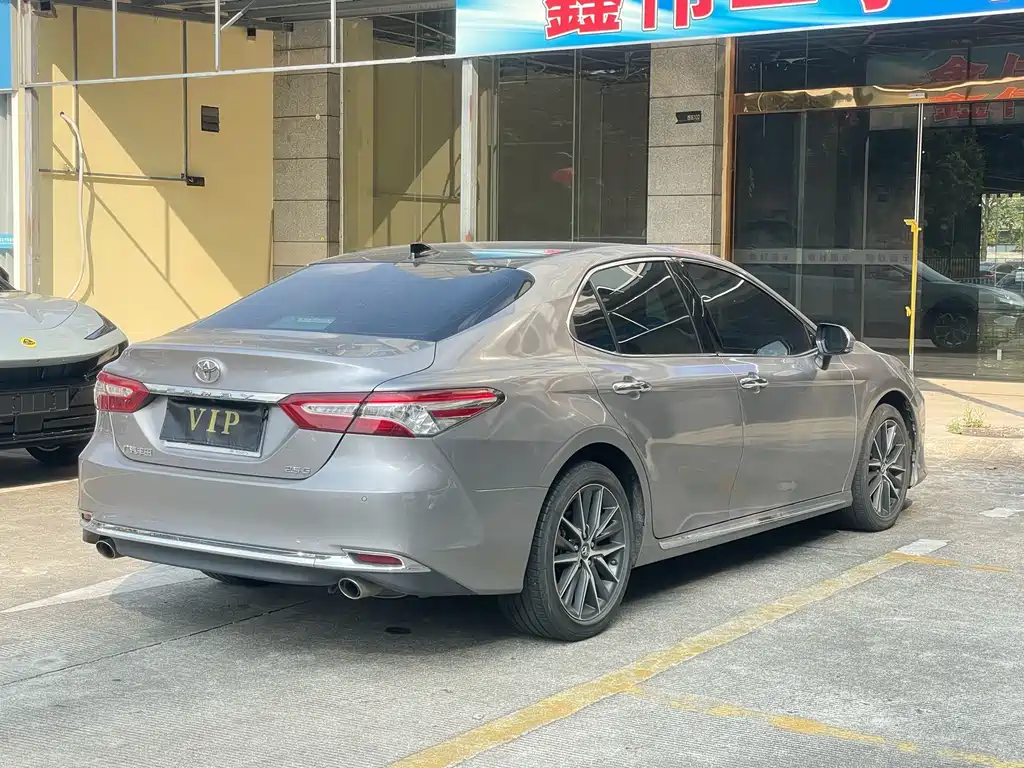 Toyota Camry — фото 22