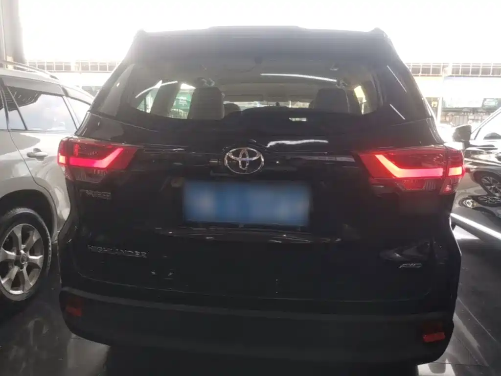 Toyota Highlander — фото 5