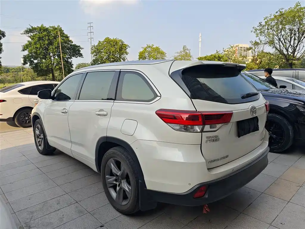 Toyota Highlander — фото 5