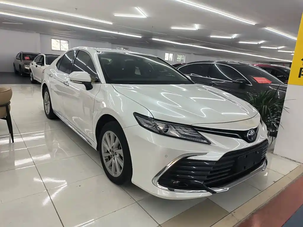 Toyota Camry — фото 3