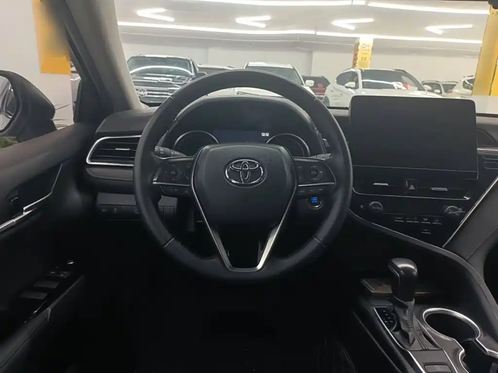 Toyota Camry — фото 10