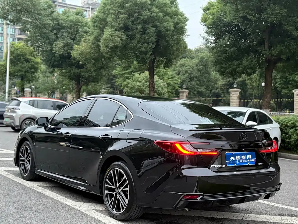 Toyota Camry — фото 18