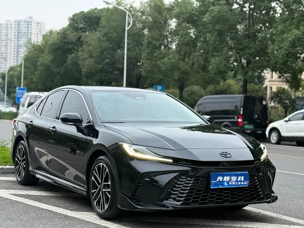 Toyota Camry — фото 3