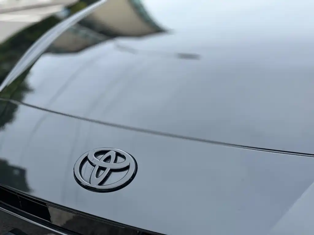 Toyota Camry — фото 5