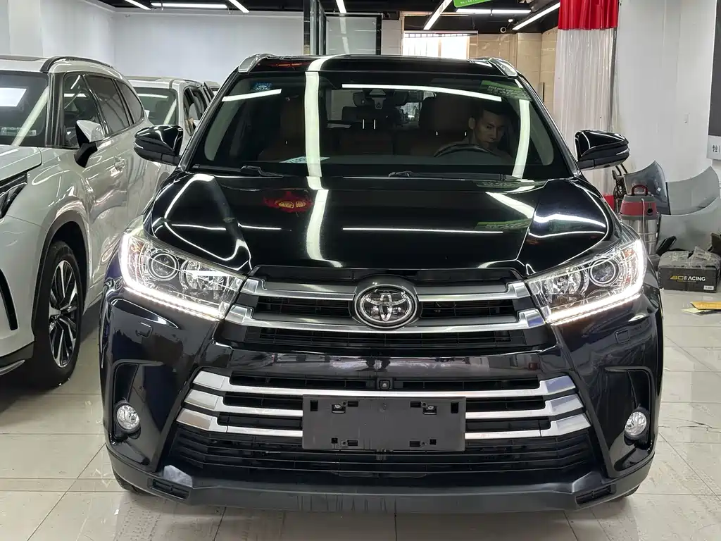 Toyota Highlander — фото 2