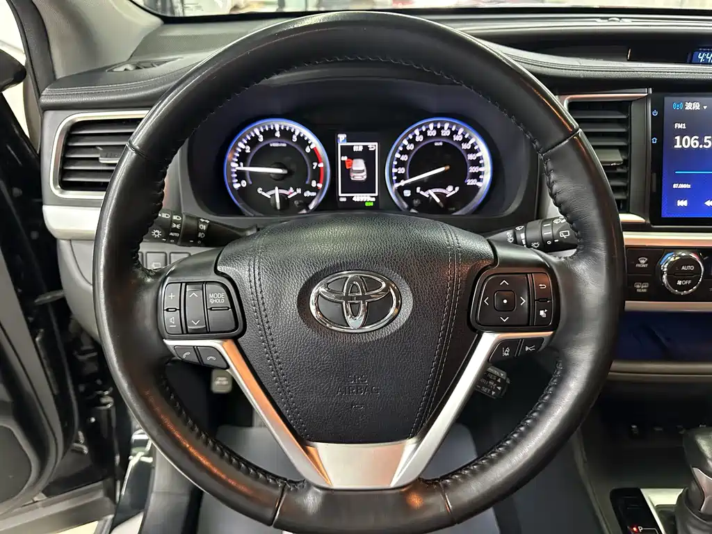 Toyota Highlander — фото 14
