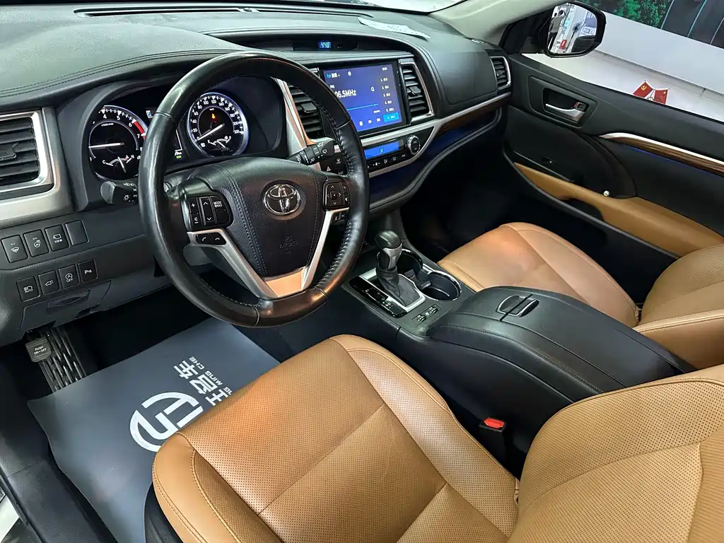 Toyota Highlander — фото 15