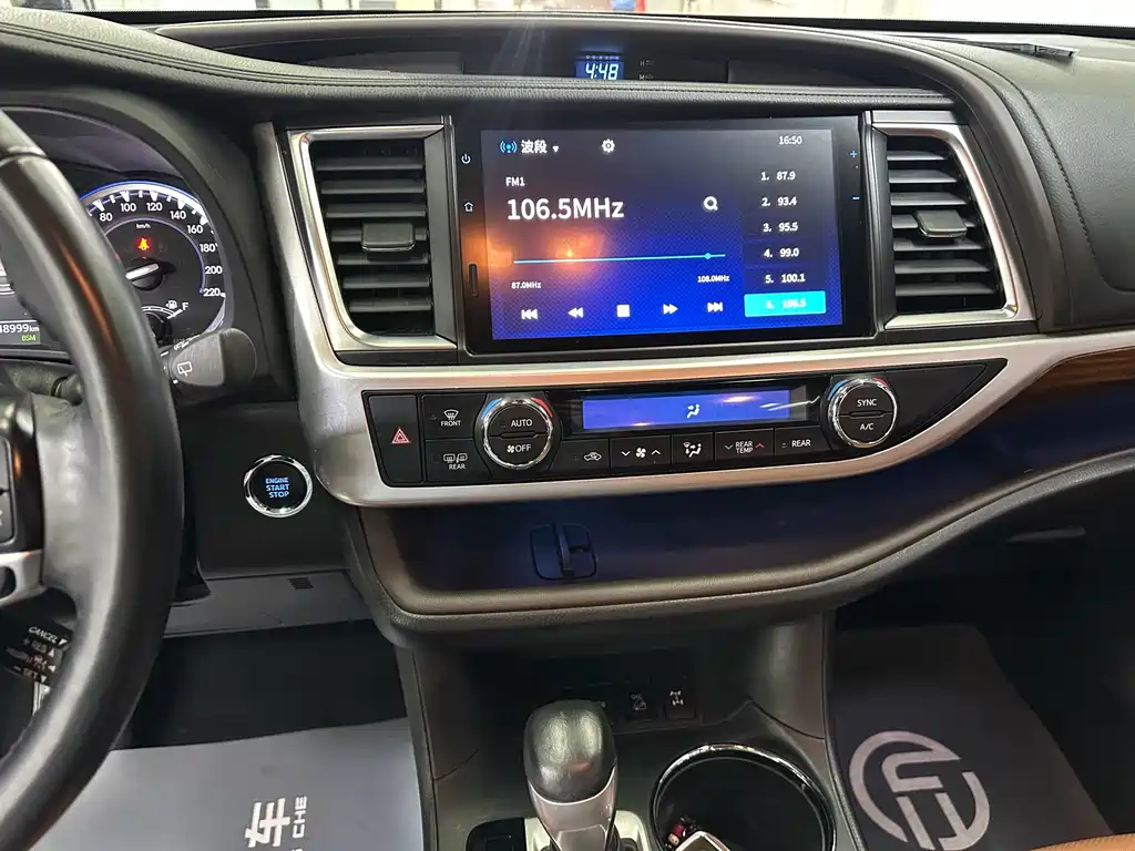 Toyota Highlander — фото 10