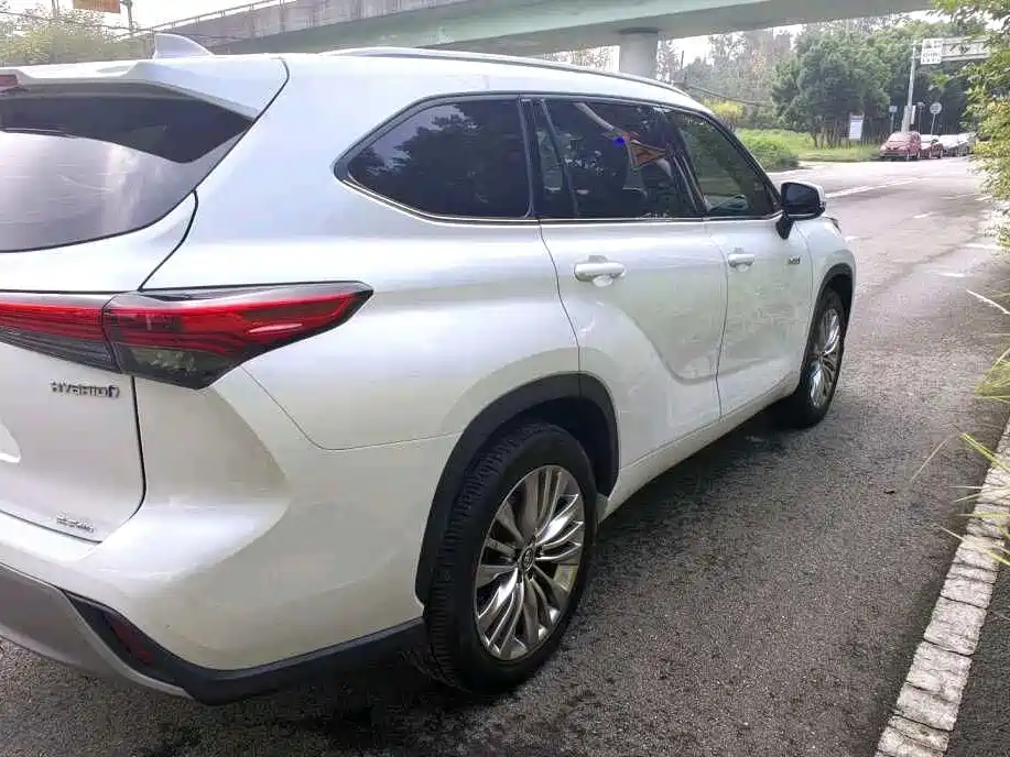 Toyota Highlander — фото 13