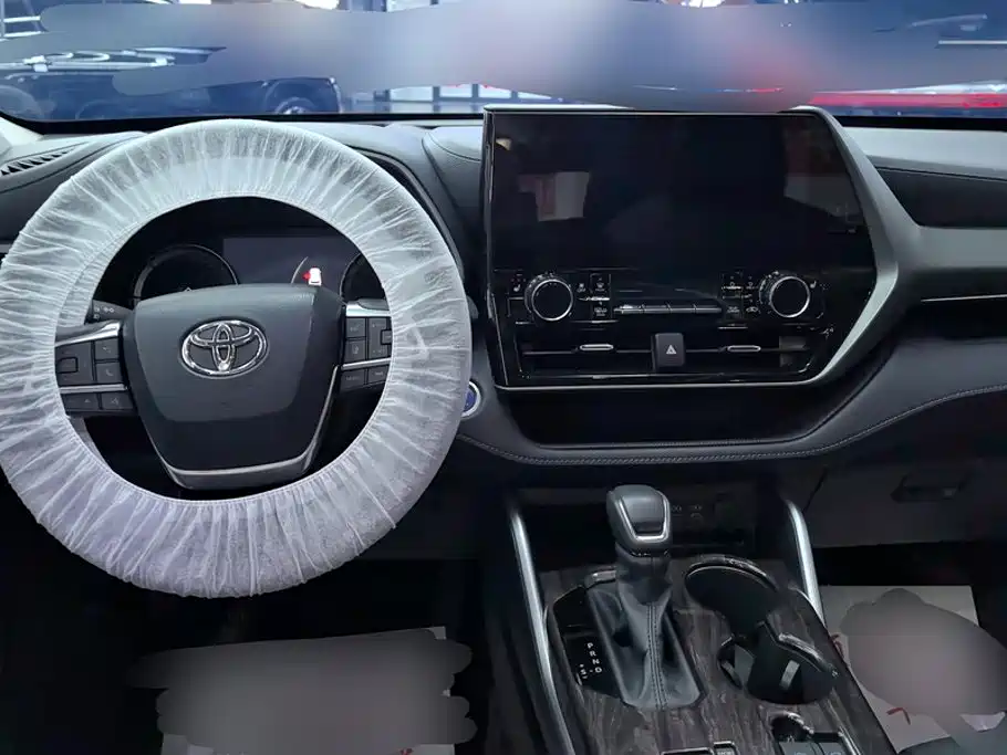 Toyota Highlander — фото 11