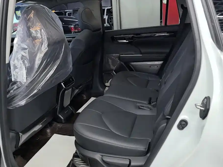 Toyota Highlander — фото 10