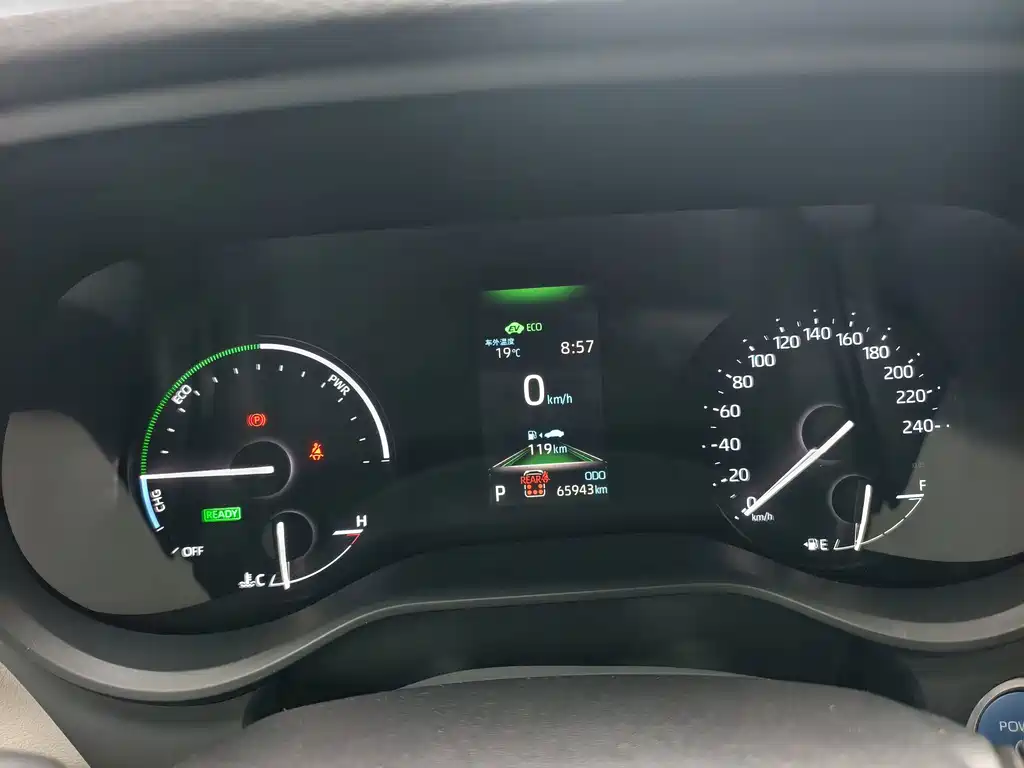 Toyota Granvia — фото 12