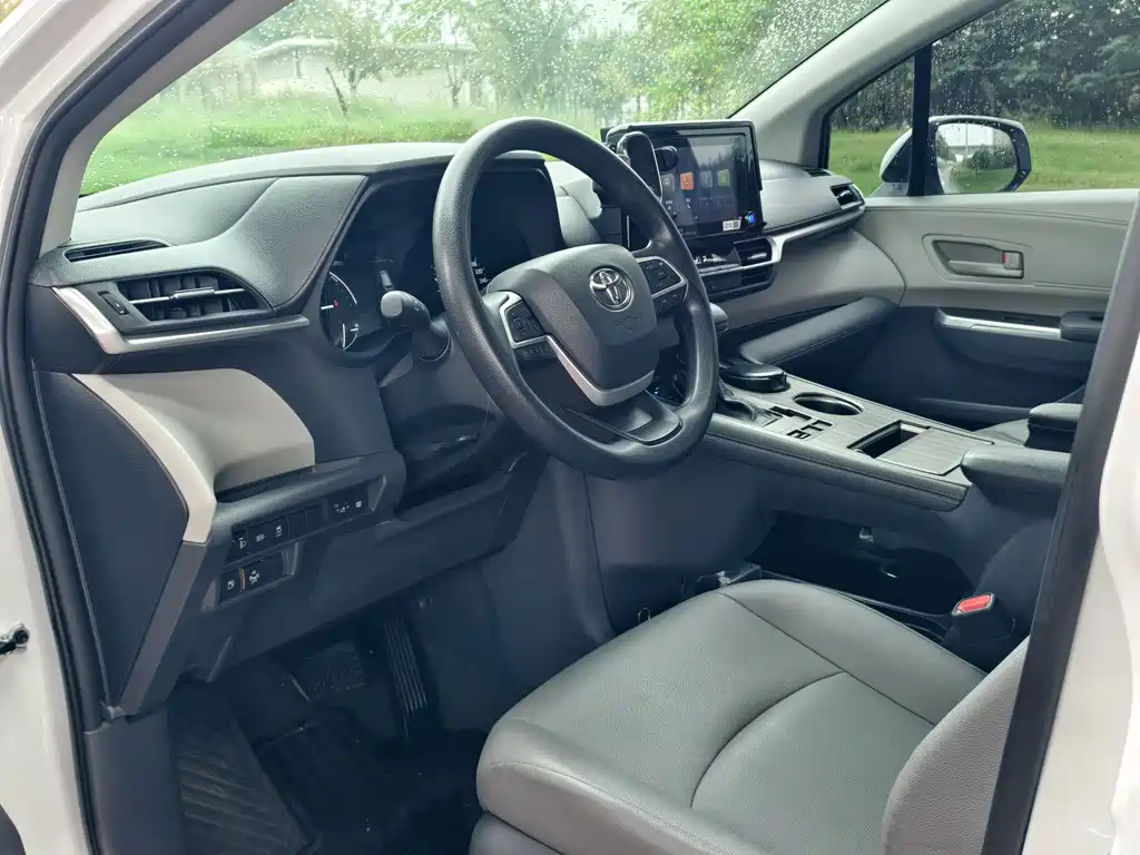 Toyota Granvia — фото 7